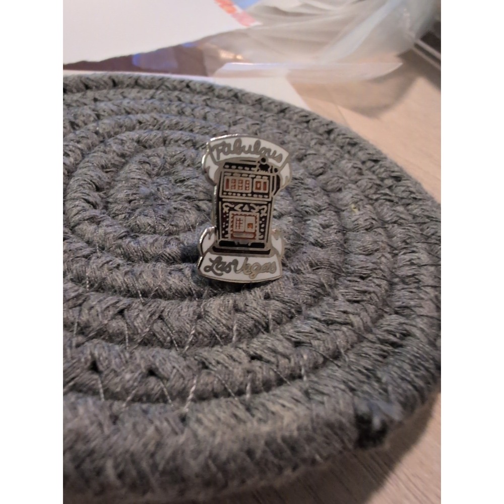 Vintage Fabulous Las Vegas Slot Silver Tone Enamel Lapel Pin